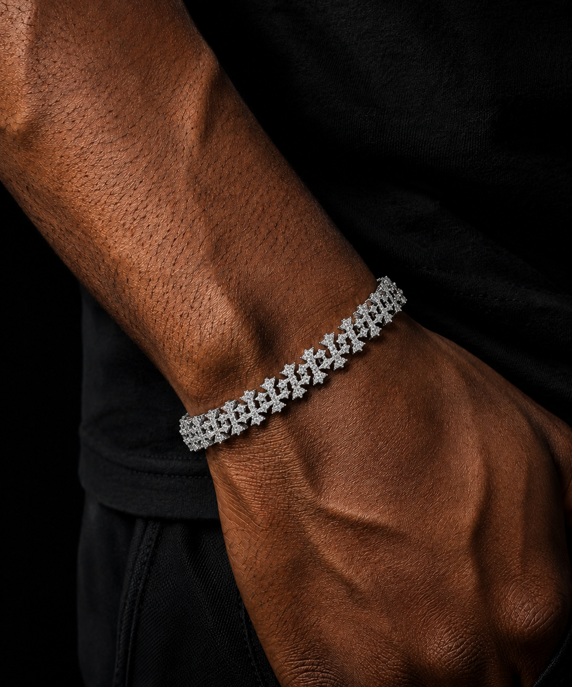 TASSI CROSS ICED BRACELET. -11.5MM