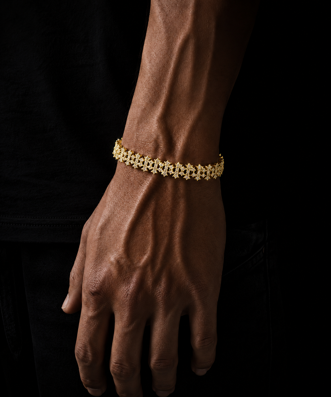 TASSI GOLDEN CROSS ICED BRACELET. -11.5MM